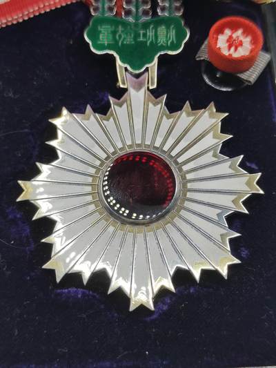 0元起拍勋章 第281期 咸鱼国勋章拍卖专场 7月30日（周三）下午6：00开始 日本三等旭日章银制带盒略