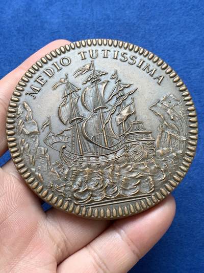 《竞宝斋》第406场 周日，周一，2场连拍 （全场包邮） 1953年庆祝法国船东中央委员会成立50周年纪念铜章 169克 72mm 丰饶角铜标