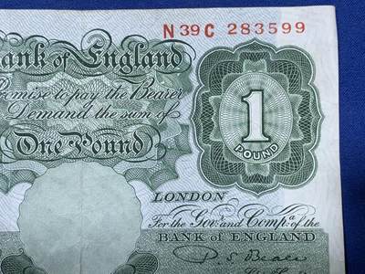 《竞宝斋》第406场 周日，周一，2场连拍 （全场包邮） 两张一组 英国A序列1镑纸币 品相不错