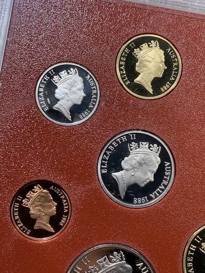 《竞宝斋》第406场 周日，周一，2场连拍 （全场包邮） 澳大利亚1988年官方精制套币小本子带证书