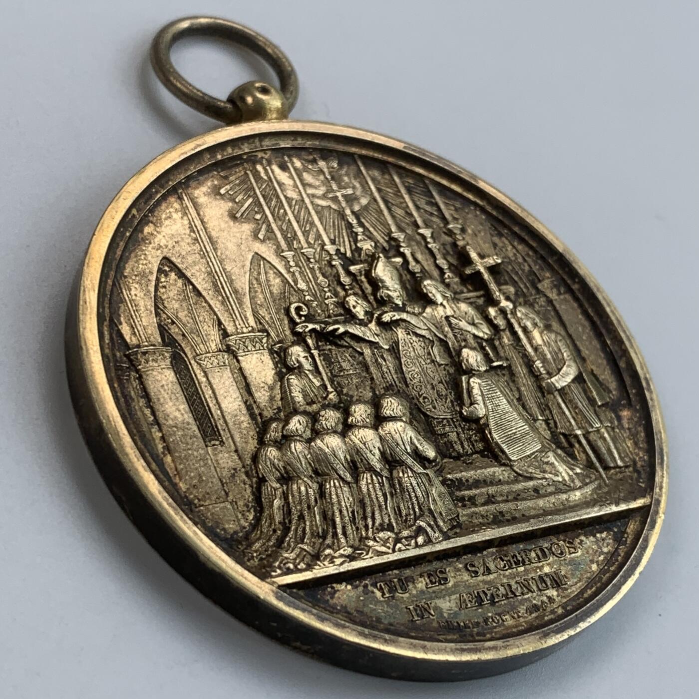 掌中浮雕-藏着的欧洲第032场 1877年法国宗教仪式镀金铜章， 61.5mm，为吊环特别改造的盒子