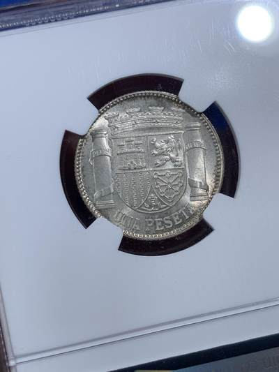 《竞宝斋》第406场 周日，周一，2场连拍 （全场包邮） NGC MS65 西班牙1933年内战时期拿花1比塞塔银币 高分稀少