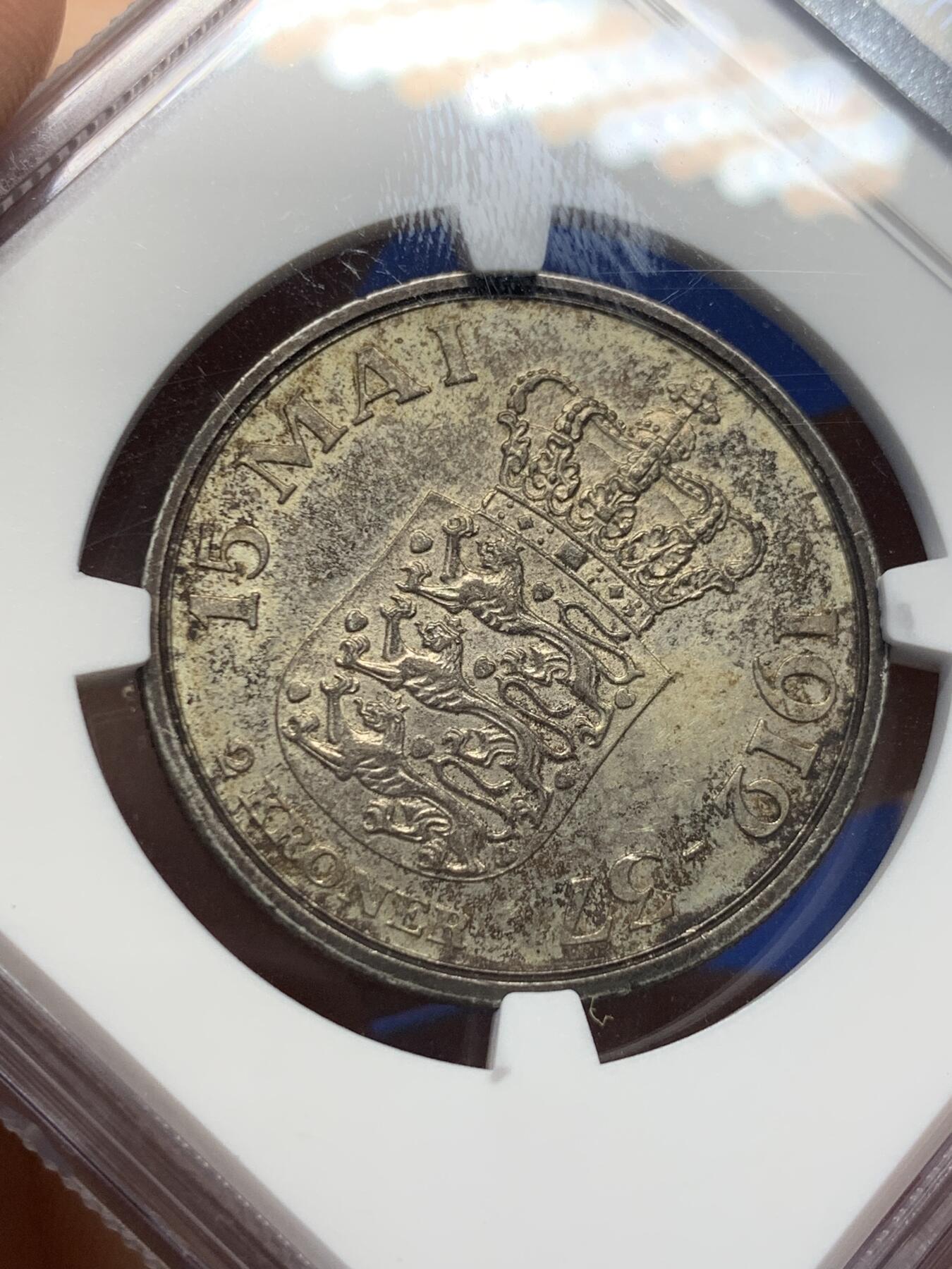 《竞宝斋》第406场 周日，周一，2场连拍 （全场包邮） NGC MS62 丹麦1937年登基25周年2克朗纪念币