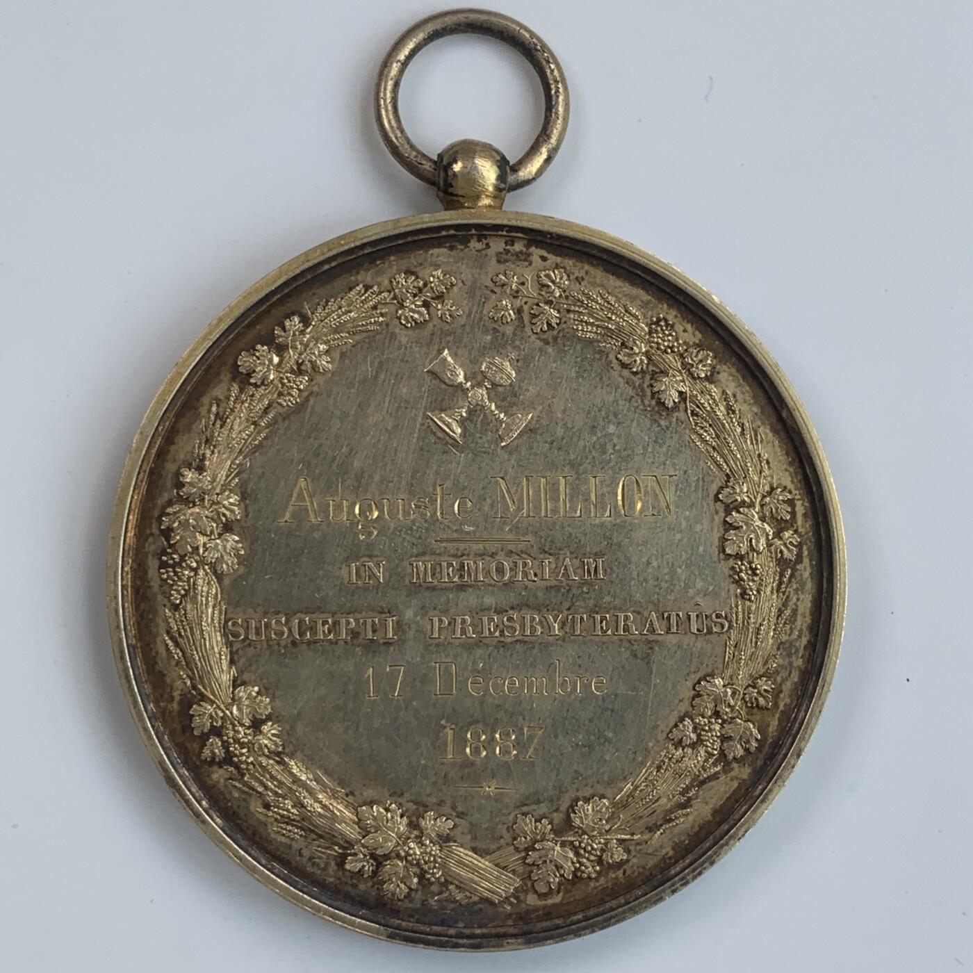 掌中浮雕-藏着的欧洲第032场 1877年法国宗教仪式镀金铜章， 61.5mm，为吊环特别改造的盒子