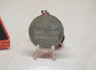 大猫徽章拍卖 第275期 德意志国 银级雄鹰奖章 银制带标带原盒 早期哥特字体 授予对国社事业有贡献的外国人 稀少