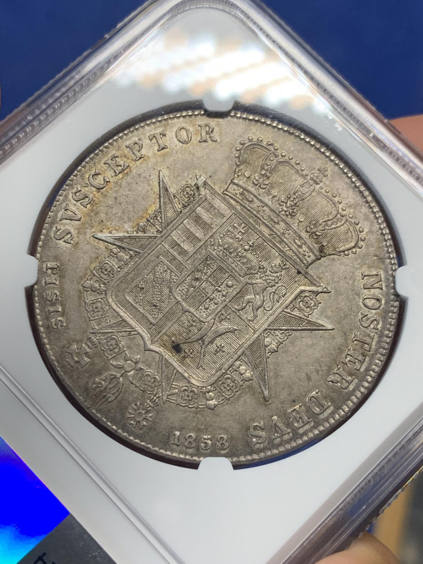 《竞宝斋》第406场 周日，周一，2场连拍 （全场包邮） NGC MS62 意大利1858年托斯卡纳利奥波德二世4菲奥里尼大银币，少见年份不是常见的1856年。淡酱彩包浆非常漂亮，高分非常不易，自藏足够