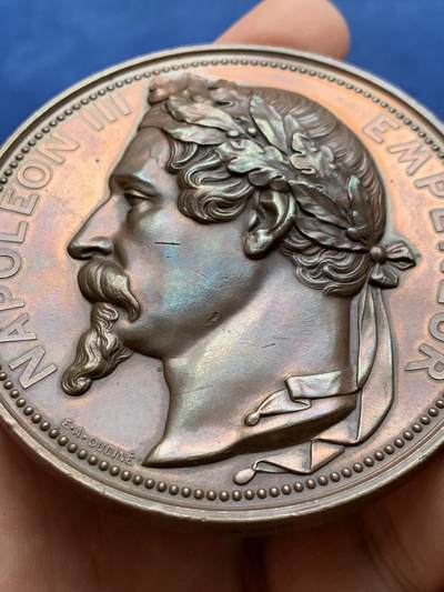 《竞宝斋》第406场 周日，周一，2场连拍 （全场包邮） 1855年巴黎世博会赠与武器制造商LARRIEUX纪念大铜章 161.3克 67.8mm 手指铜标 原铸