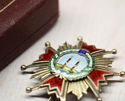 大猫徽章拍卖 第275期 西班牙天主教伊莎贝拉勋章星芒 弗朗哥时期原盒银制珐琅