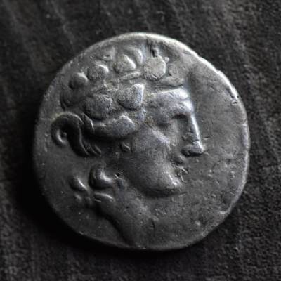 【良泉】第36期【直播场】8月21日晚19.30点开拍！173组，西方古代钱币、杂项专场 - 【藏家出品D】【古希腊】公元前148-前80年，萨索斯岛 酒神 四德拉克马银币，16.64克