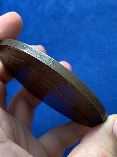 《竞宝斋》第406场 周日，周一，2场连拍 （全场包邮） 1953年法国总统雷内·科蒂纪念大铜章 179.7克 82.2mm 丰饶角铜标