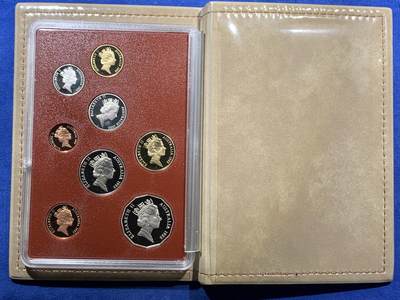 《竞宝斋》第406场 周日，周一，2场连拍 （全场包邮） 澳大利亚1988年官方精制套币小本子带证书