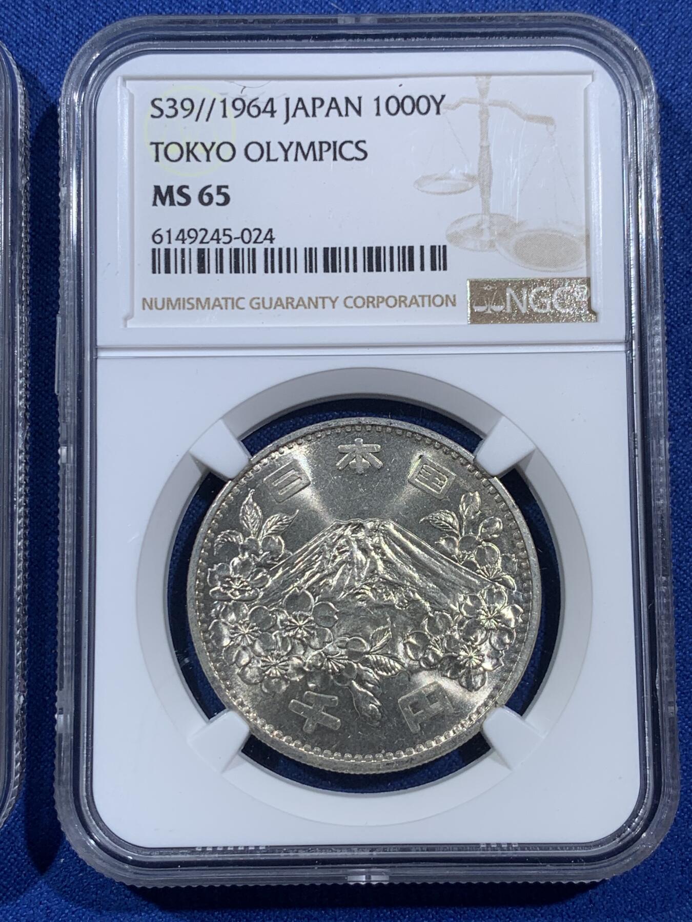 《竞宝斋》第406场 周日，周一，2场连拍 （全场包邮） 两枚一组 NGC MS65 日本1964年奥运银币 状态都很不错 近期银价非涨 盒子币几乎没有溢价了 性价比很高