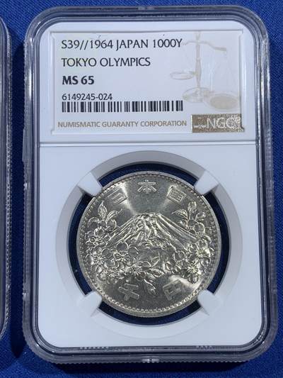 《竞宝斋》第406场 周日，周一，2场连拍 （全场包邮） 两枚一组 NGC MS65 日本1964年奥运银币 状态都很不错 近期银价非涨 盒子币几乎没有溢价了 性价比很高