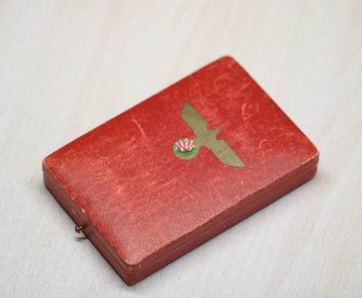 大猫徽章拍卖 第275期 德意志国 银级雄鹰奖章 银制带标带原盒 早期哥特字体 授予对国社事业有贡献的外国人 稀少