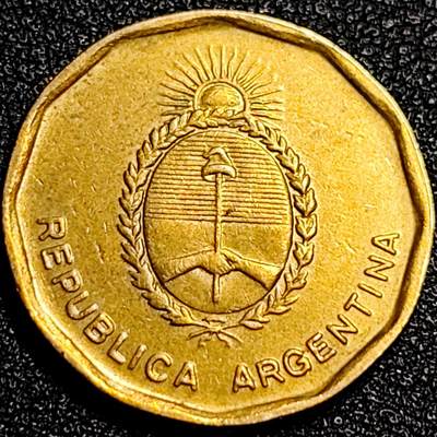 泉币菌-第67场-精品场 1986年阿根廷 10比索黄铜币.太阳下的阿根廷握手. 21.5mm