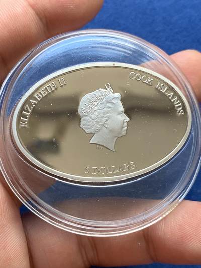 《竞宝斋》第406场 周日，周一，2场连拍 （全场包邮） 库克群岛英女皇头像5美元泰坦尼克号沉没100周年纪念币面镶嵌一颗标本 25克925银 2012枚