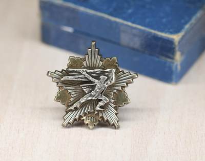 大猫徽章拍卖 第275期 南斯拉夫1941年游击队员纪念章带盒