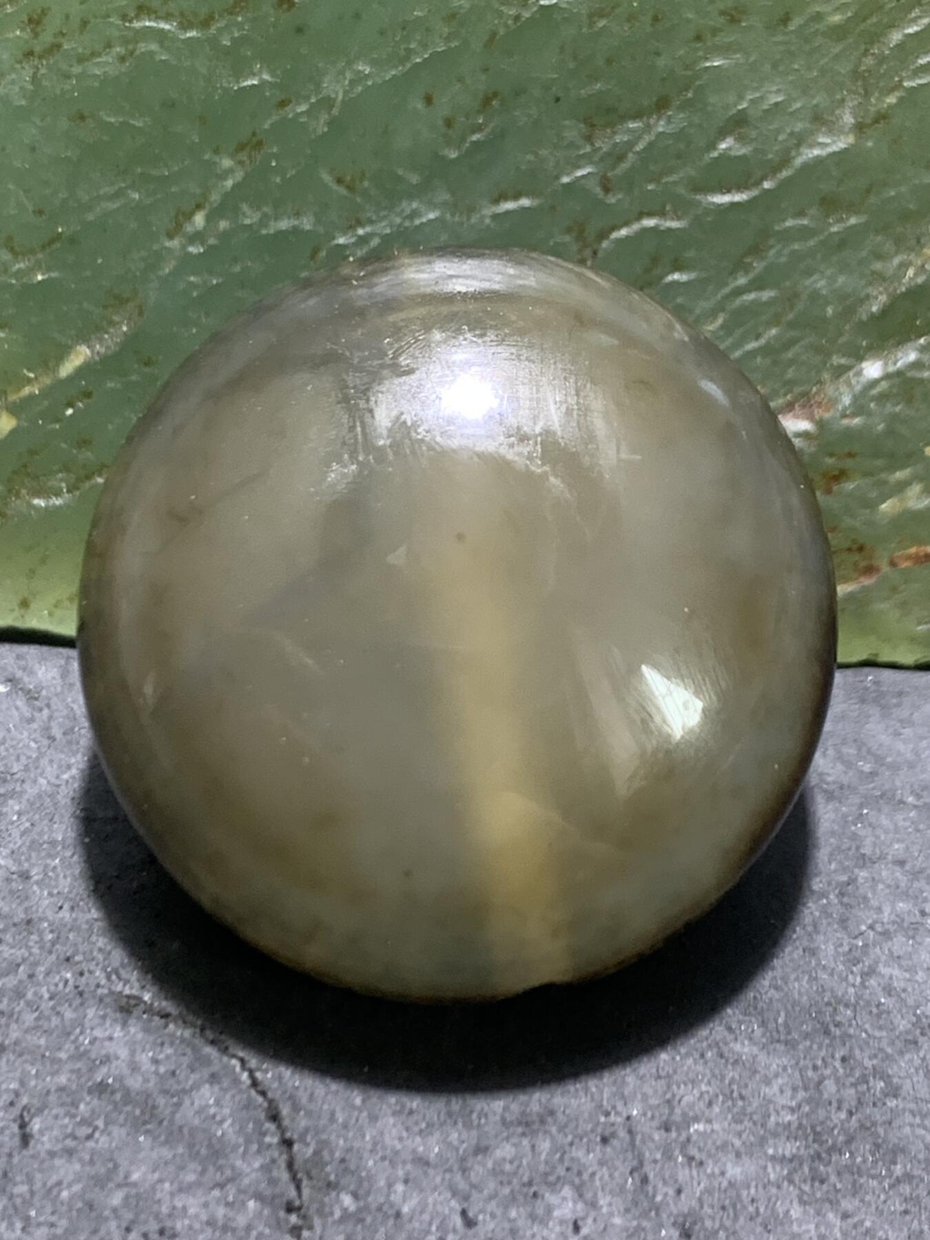 精品冻料药师玛瑙手工雕刻齐天大圣孙悟空板珠（背云）一颗。
