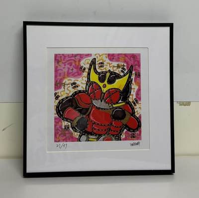 零元拍：歪歪亲笔签名 OWSON 系列作品装饰画《假面骑士》，已做装裱 合金相框尺寸25/25CM。因展品出展，镜框或亚克力可能有轻微划痕，介意勿拍 - 零元拍：歪歪亲笔签名 OWSON 系列作品装饰画《假面骑士》，已做装裱 合金相框尺寸25/25CM。因展品出展，镜框或亚克力可能有轻微划痕，介意勿拍