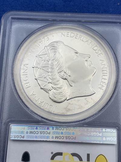 《竞宝斋》第406场 周日，周一，2场连拍 （全场包邮） PCGS MS66 荷兰1973年朱莉安娜女王加冕25周年25盾大银币 重42.12克 925银加厚盒子。