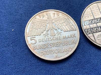 《竞宝斋》第406场 周日，周一，2场连拍 （全场包邮） 两枚一组 德国1975年5马克银币，625银，总重约22.3g，欧洲文物年纪念。