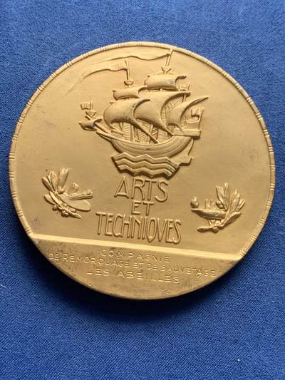 《竞宝斋》第406场 周日，周一，2场连拍 （全场包邮） 名家名作大师DAMMANN作巴黎艺术与技术博览会镀金银质大章 219.1克 76.9mm 丰饶角2银 带盒   银质罕见 值得收藏