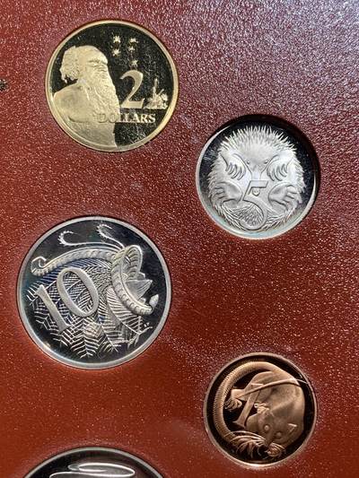 《竞宝斋》第406场 周日，周一，2场连拍 （全场包邮） 澳大利亚1988年官方精制套币小本子带证书