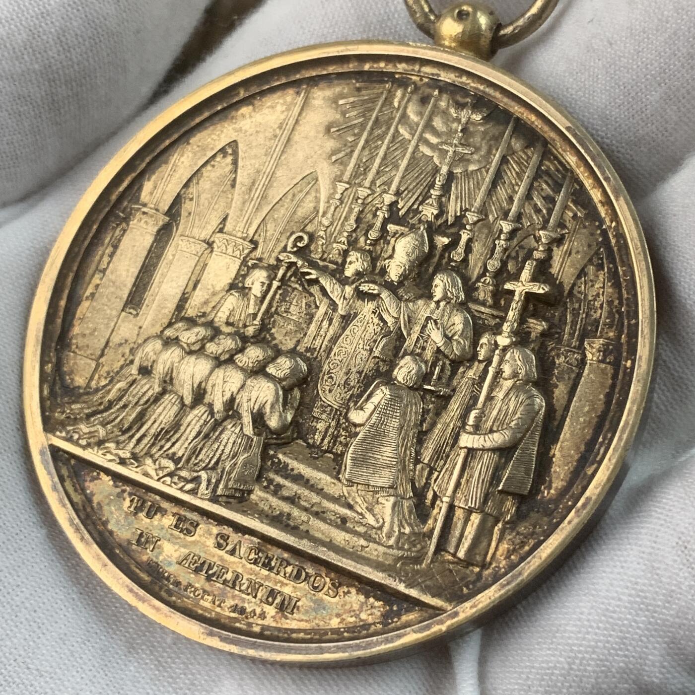 掌中浮雕-藏着的欧洲第032场 1877年法国宗教仪式镀金铜章， 61.5mm，为吊环特别改造的盒子