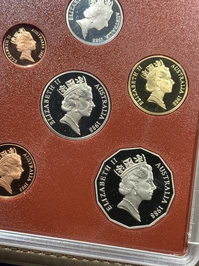 《竞宝斋》第406场 周日，周一，2场连拍 （全场包邮） 澳大利亚1988年官方精制套币小本子带证书