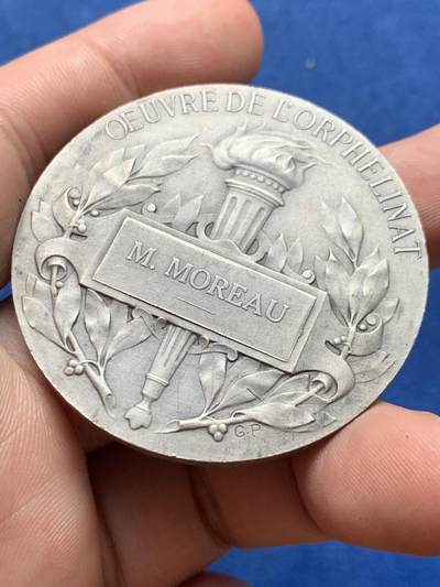 《竞宝斋》第406场 周日，周一，2场连拍 （全场包邮） 法国军事奖章福煦元帅银章 57.5克 49.2mm 丰饶角2银 带原盒 自己对应