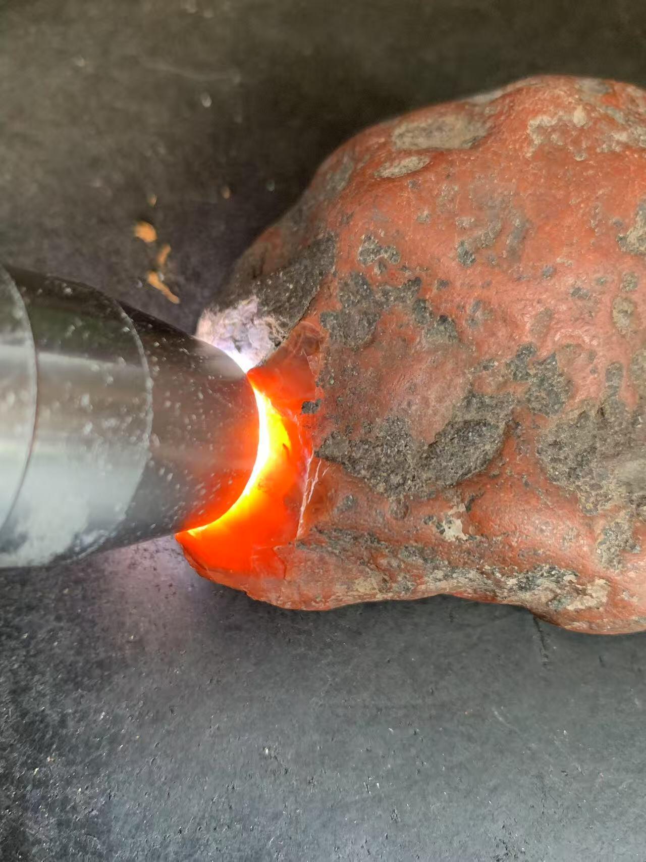 精美柿子红皮开窗料红冻南红玛瑙原石一颗