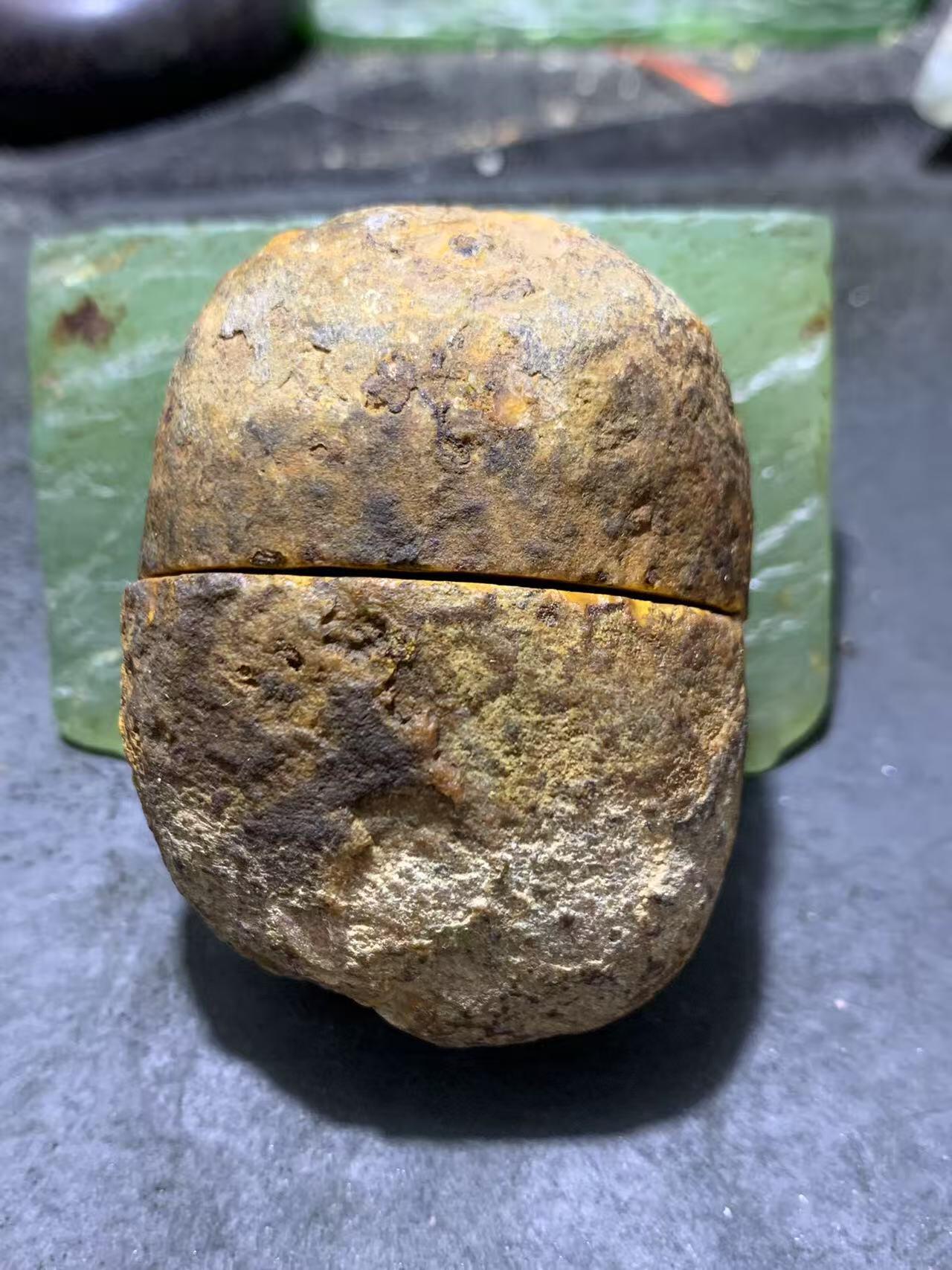 精美亚光原皮冰飘心战国红玛瑙对切原石摆件一对，