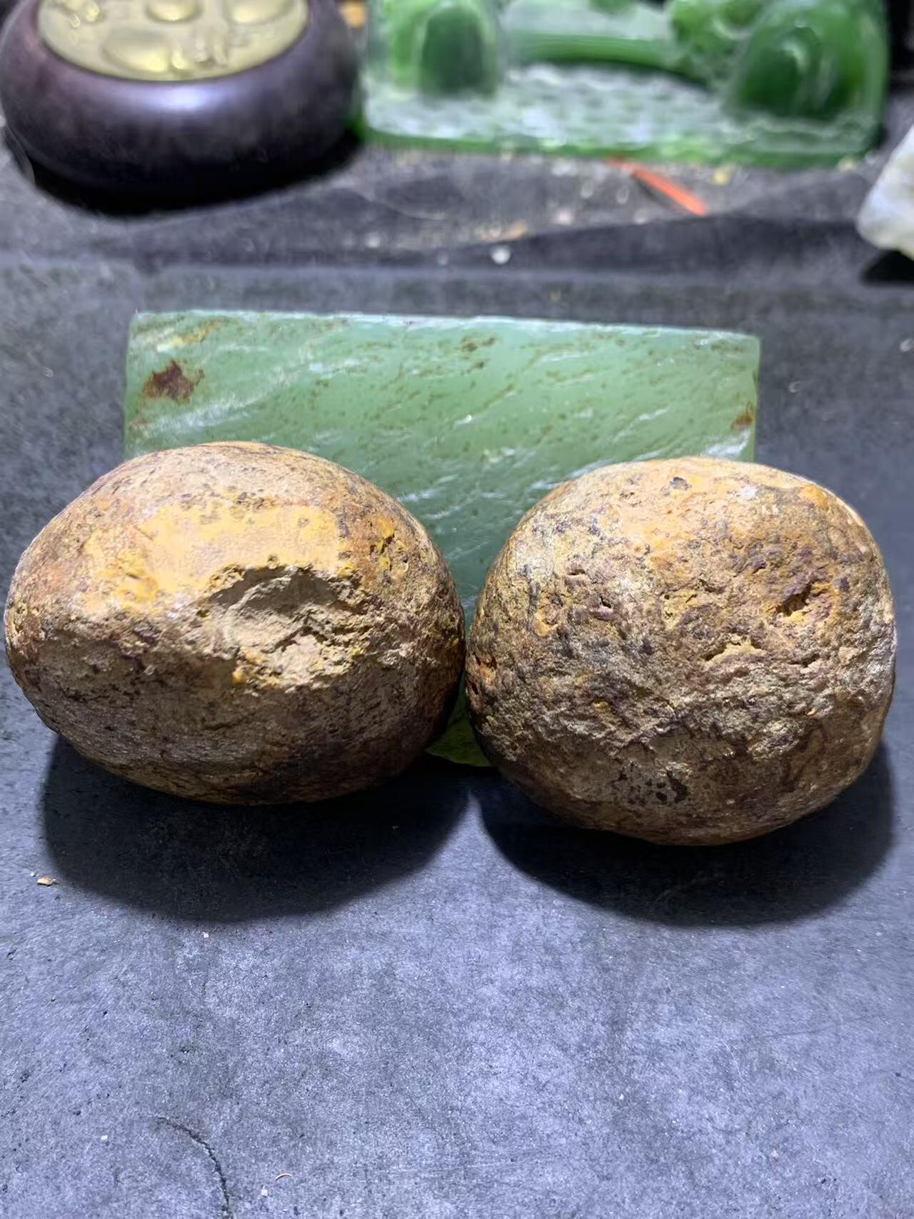 精美亚光原皮冰飘心战国红玛瑙对切原石摆件一对，