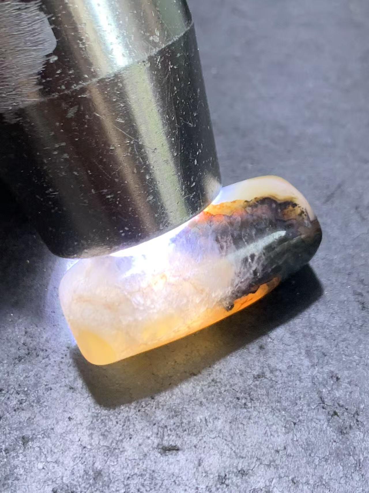 精美高玉化冰飘巴西玛瑙随形桶珠一颗