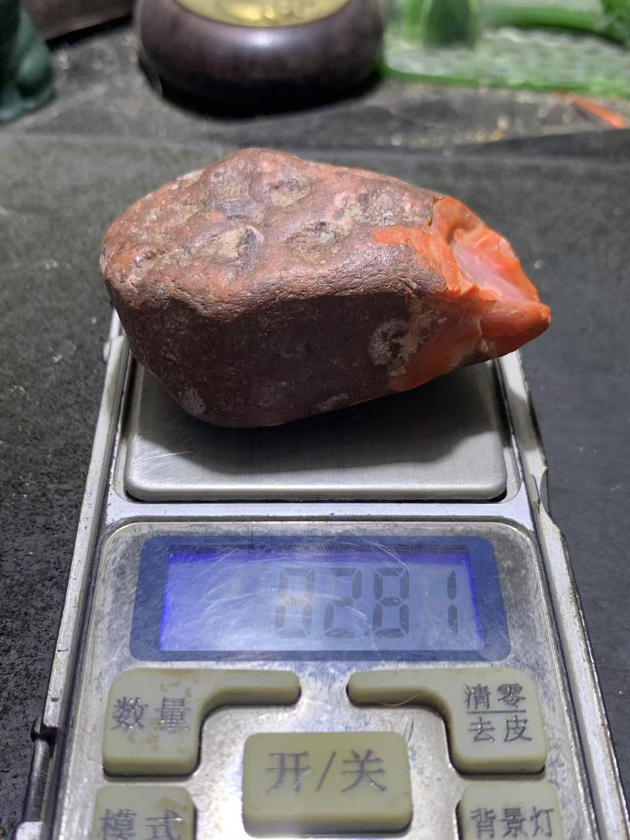 精美铁红皮开窗料红白南红玛瑙原石一颗，