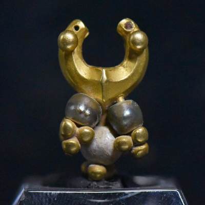 【良泉】第37期【直播场】9月4日晚19.30点开拍！ 160组，西方古代钱币、丝路金银铜件专场 - 公元前2-1世纪【希腊化巴克特里亚】镶嵌珍珠金饰，规格非常高，华丽精致！用金非常厚实，尺寸虽小，但其重量足有8.08克。