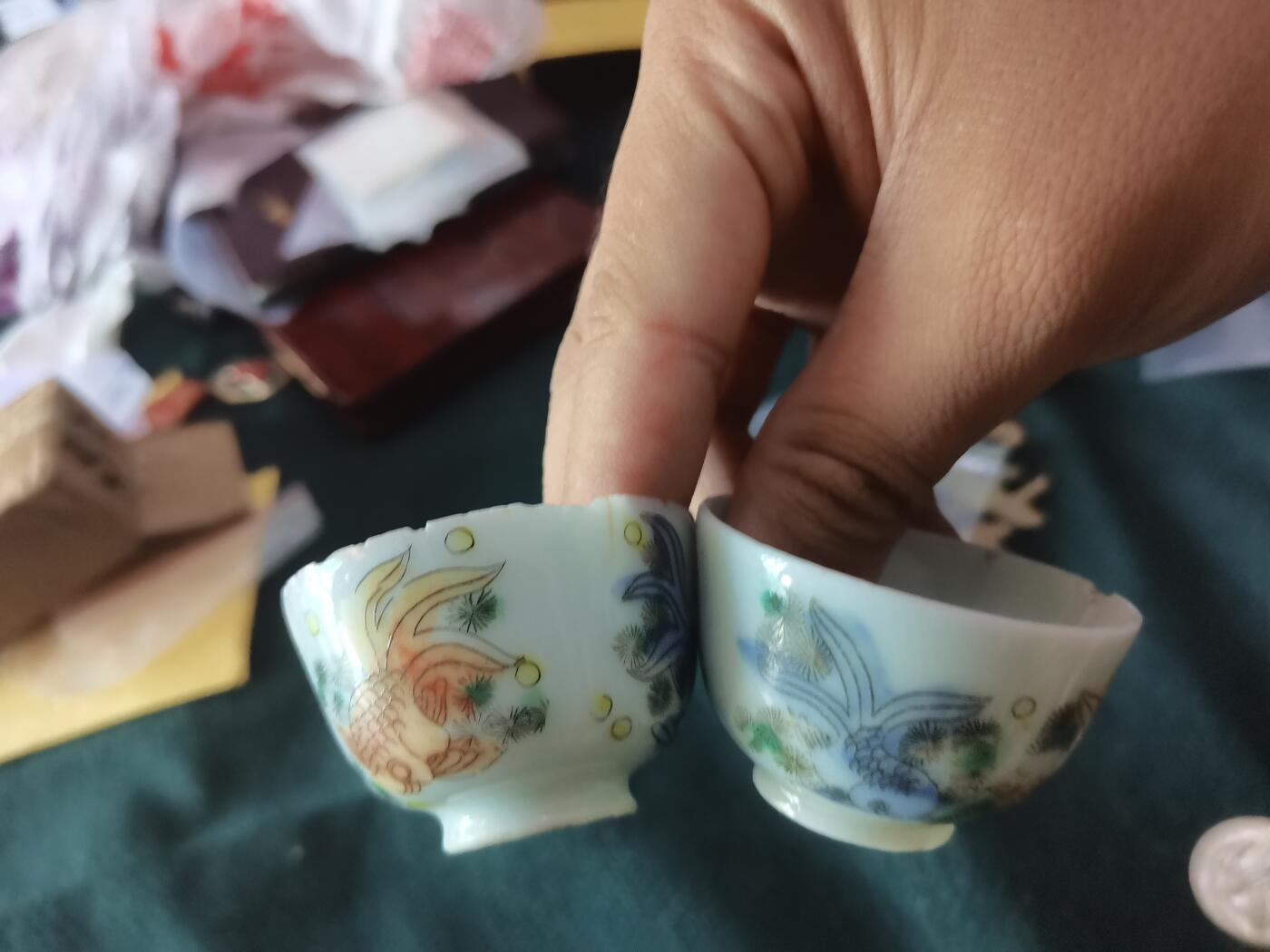 玉仁红藏首场徽章钱币拍卖（捡漏）上面👆图片有群加群7：40同拍 5.6.7年代双鲤酒杯