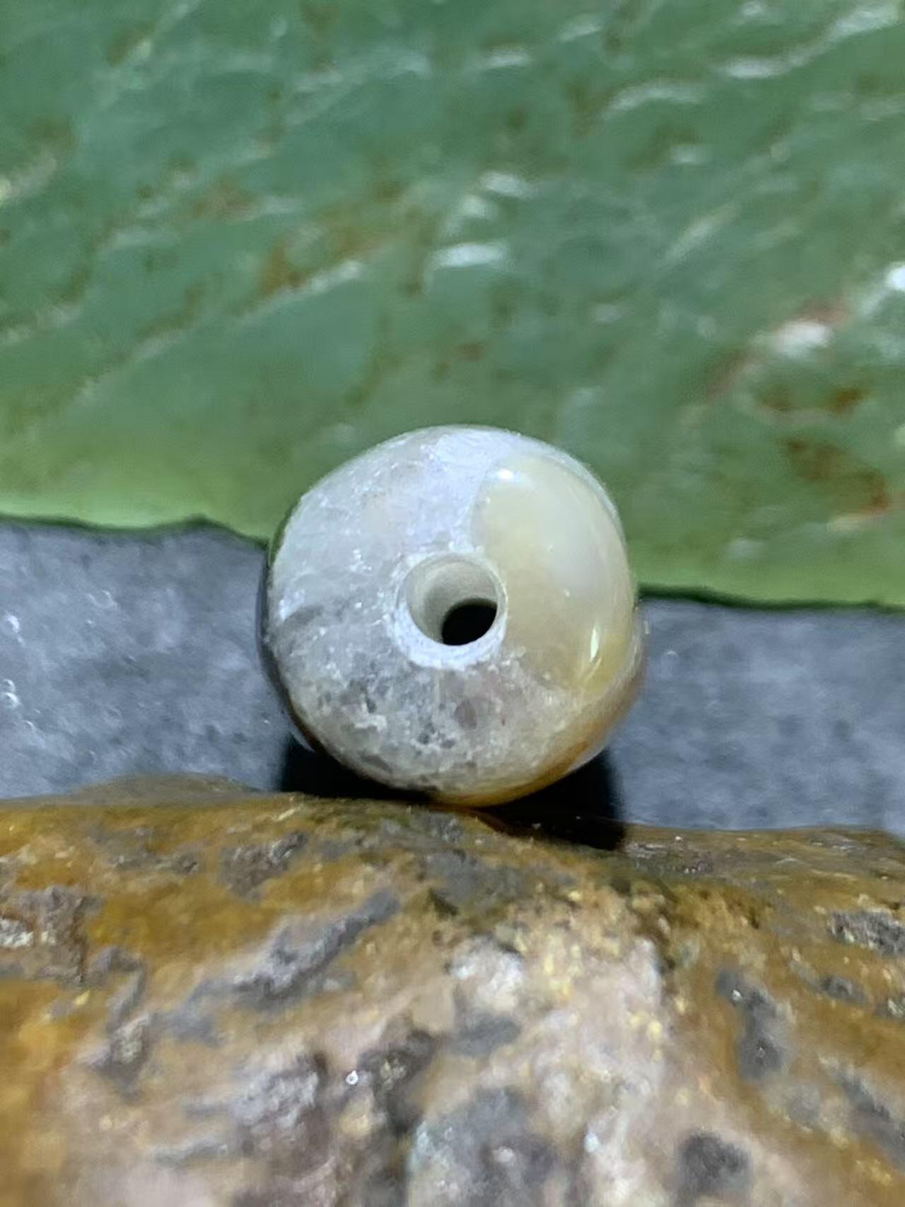 精美高玉化冰飘巴西玛瑙随形桶珠一颗