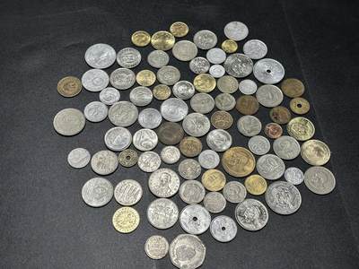 《外钞收藏家》第五百五十三期（本期品种丰富的纪念钞）（本平台长期征集拍品、欢迎藏友们联系合作） - 波兰、韩国、约旦、肯尼亚、老挝、苏丹等国家一起 硬币几十枚一起