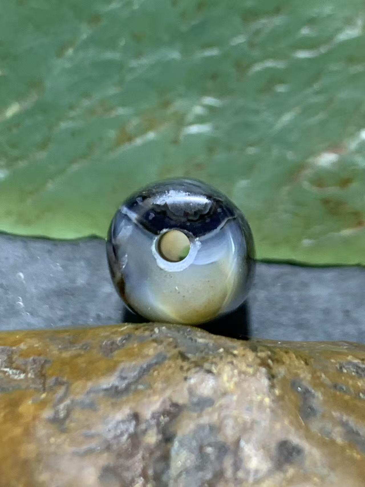 精美高玉化冰飘巴西玛瑙随形桶珠一颗