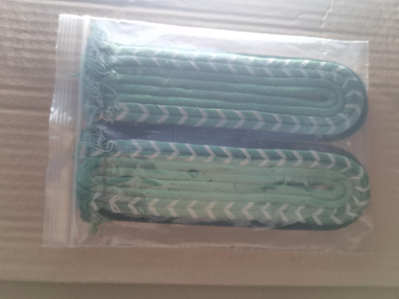 玉仁红藏首场徽章钱币拍卖（捡漏）上面👆图片有群加群7：40同拍 西德.边防军肩章