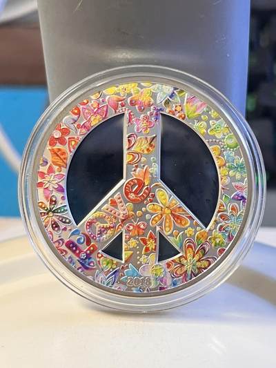 第169期拍卖【长期征集拍品】 - 帕劳2018年嬉皮士夏之爱1盎司彩色精制纪念银币，999银，发行1968枚，有氧化