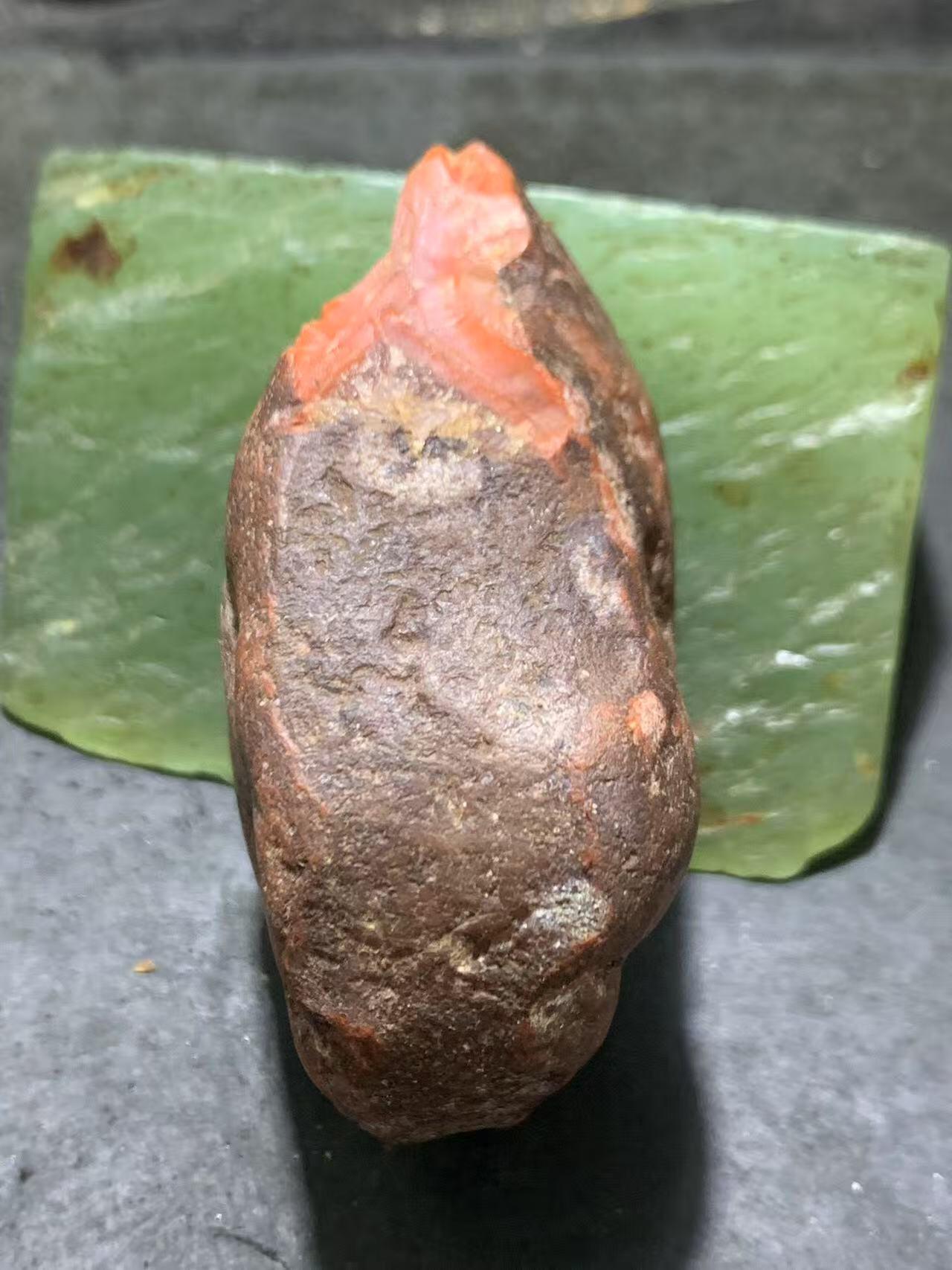 精美铁红皮开窗料红白南红玛瑙原石一颗，