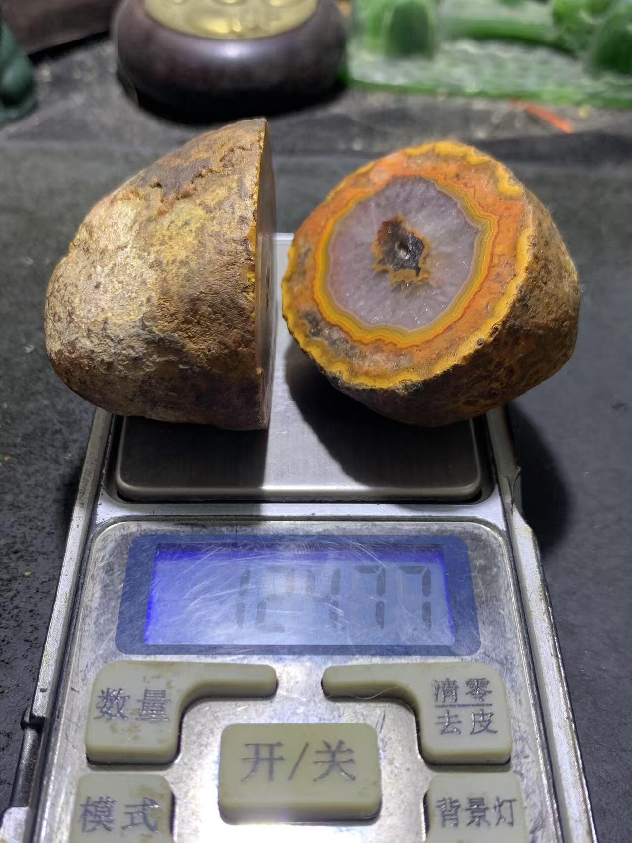 精美亚光原皮冰飘心战国红玛瑙对切原石摆件一对，