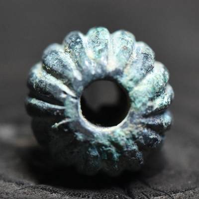 【良泉】第37期【直播场】9月4日晚19.30点开拍！ 160组，西方古代钱币、丝路金银铜件专场 - 【少见】约公元前四世纪【草原文化】瓜棱形厚重实心铜珠，造型独特。27.97克