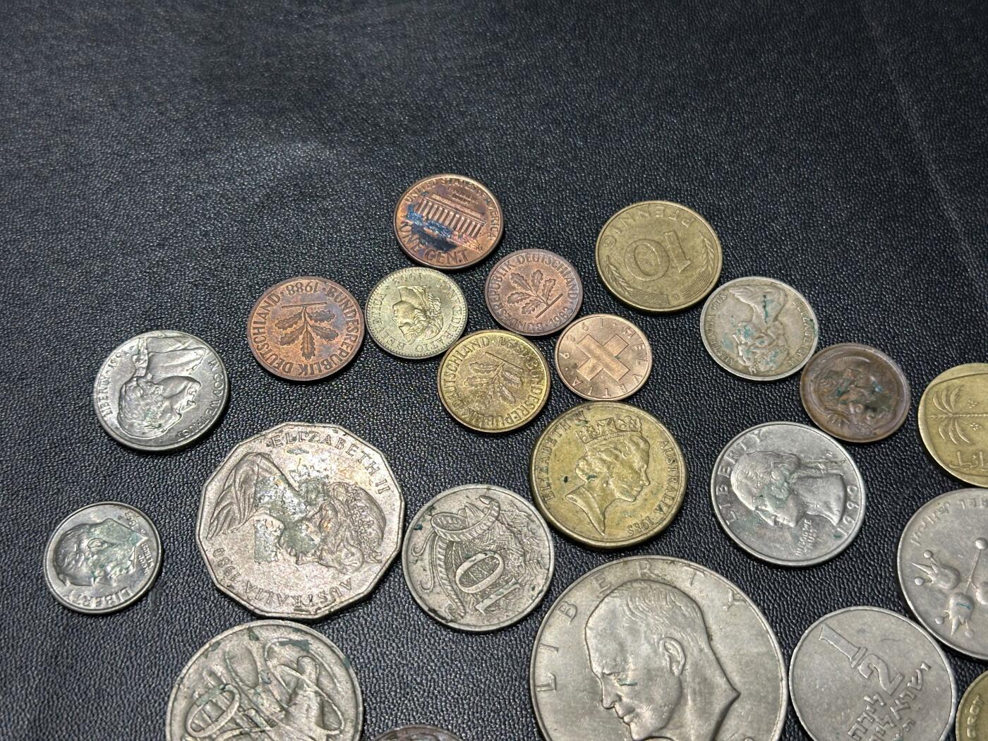 《外钞收藏家》第五百五十三期（本期品种丰富的纪念钞）（本平台长期征集拍品、欢迎藏友们联系合作） 西班牙、阿联酋、以色列、瑞士、德国、美国、澳大利亚硬币几十枚一起