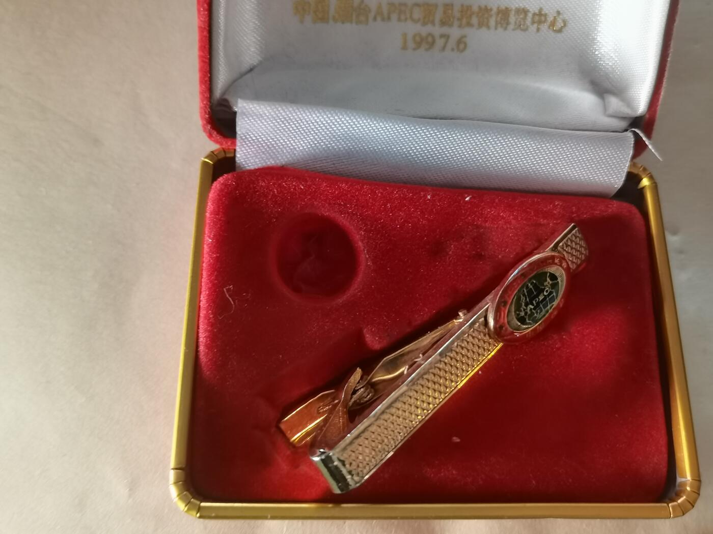 玉仁红藏首场徽章钱币拍卖（捡漏）上面👆图片有群加群7：40同拍