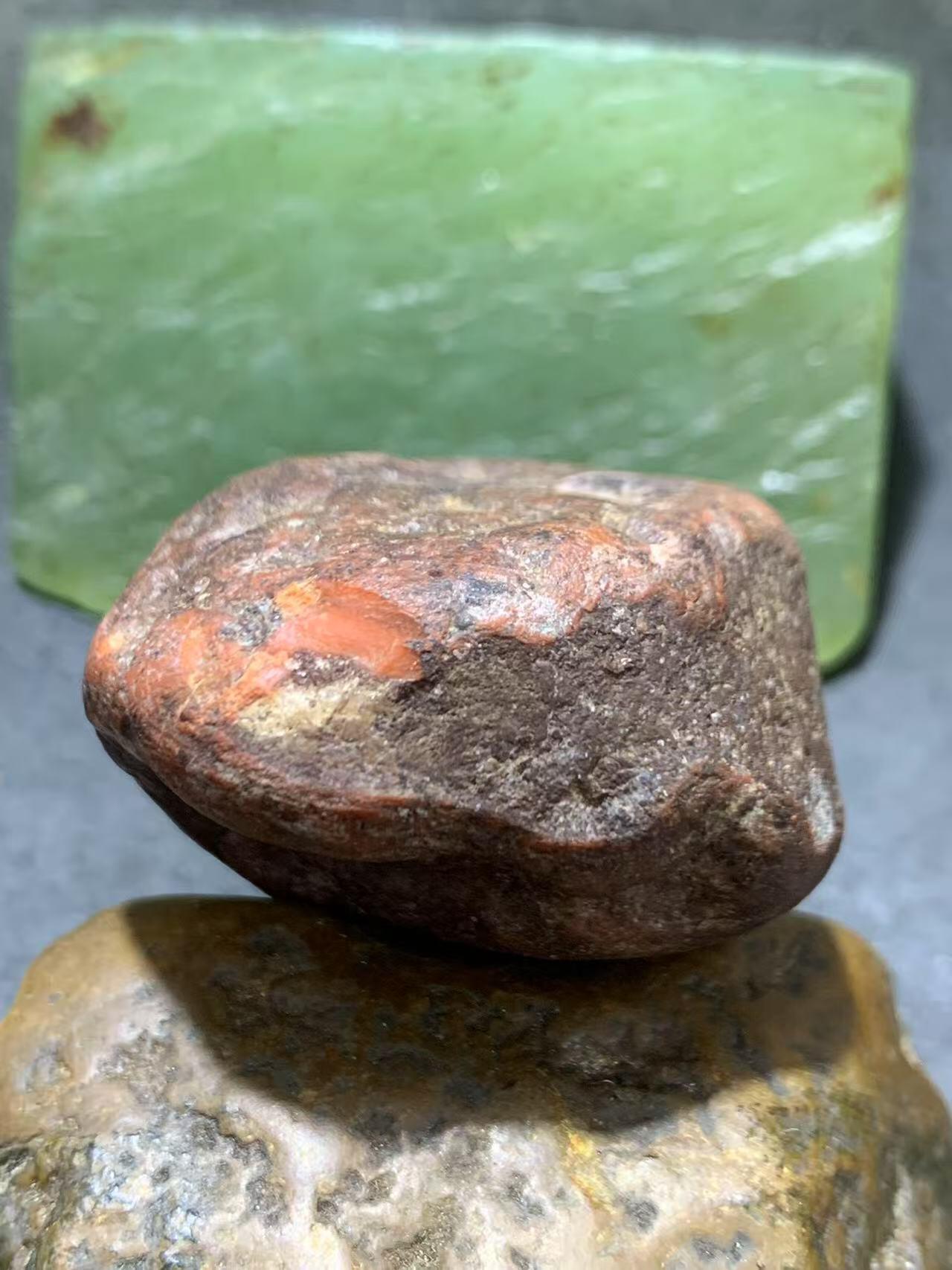 精美铁红皮开窗料红白南红玛瑙原石一颗，