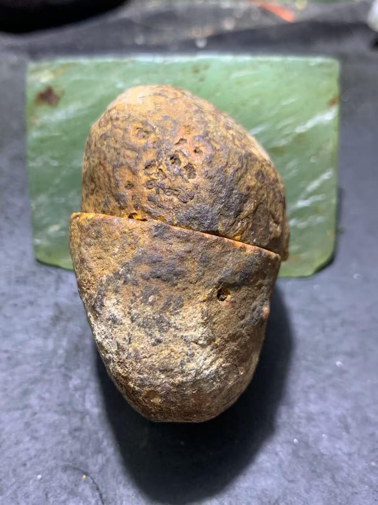 精美亚光原皮冰飘心战国红玛瑙对切原石摆件一对，