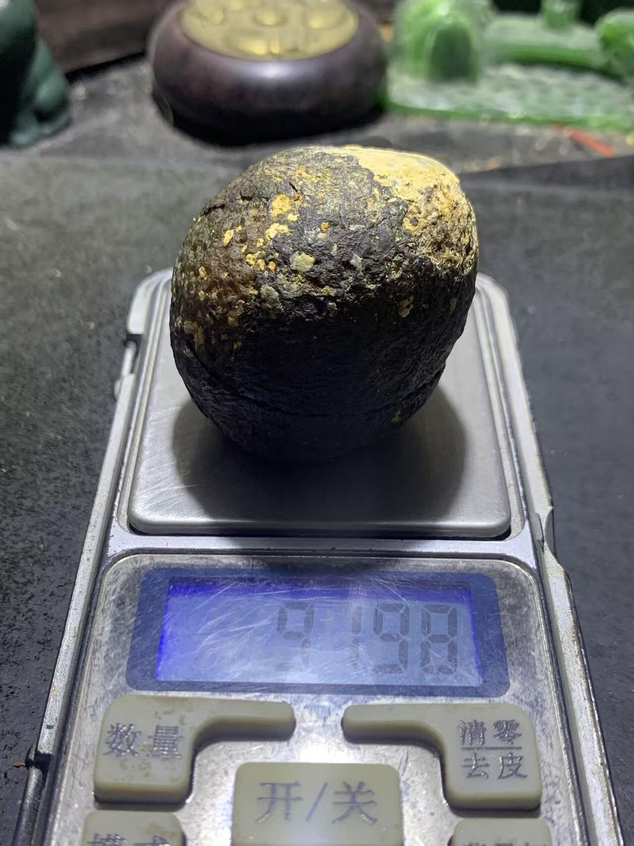 精美亚光原皮冰飘心象形半月战国红玛瑙对切原石摆件一对，